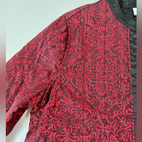 Alfred Dunner Quilted Red and Black Patterned Blazer, size 14 - Picture 8 of 11